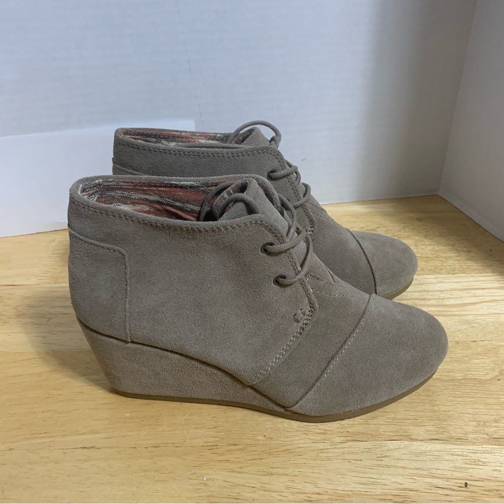 Toms Boots Womens 7.5 Kala‎ Wedge Heels Ankle Booties Beige Suede Lace Up